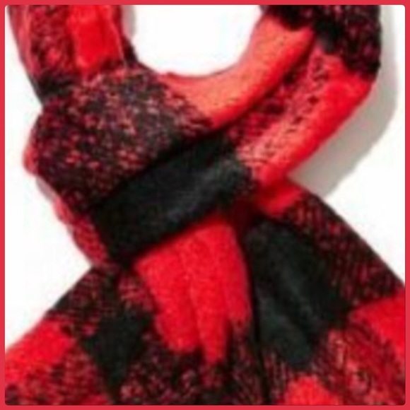 NWOT HP Victoria’s Secret red/black buffalo plaid blanket Scarf - Picture 5 of 5